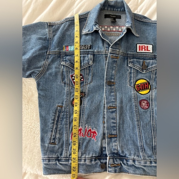 Forever 21 Graphic Patch Denim Jacket Size M - Picture 11 of 12